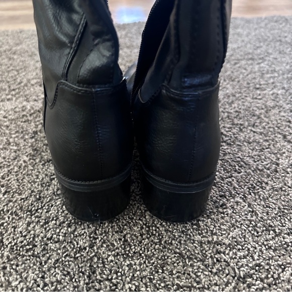 Tommy Hilfiger Black Leather Riding Boots, Gold Accents, Size 9M, Elegant Style - Picture 13 of 16